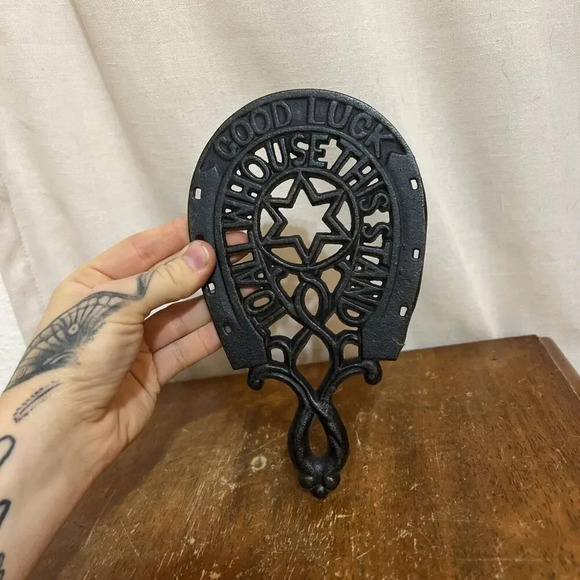 Vintage Cast Iron Metal Footed Trivet Sad Iron Good Luck Horseshoe Star‎ Wilton - Picture 6 of 6